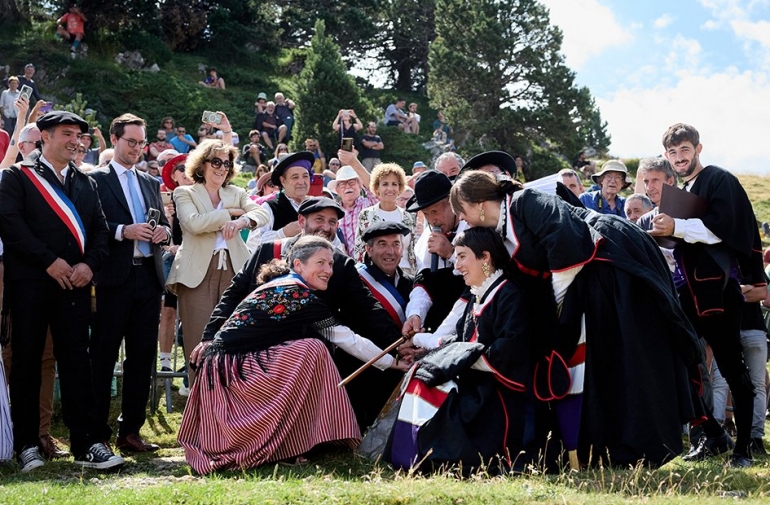 El Tributo de las Tres Vacas celebra su 651� aniversario en Ernaz