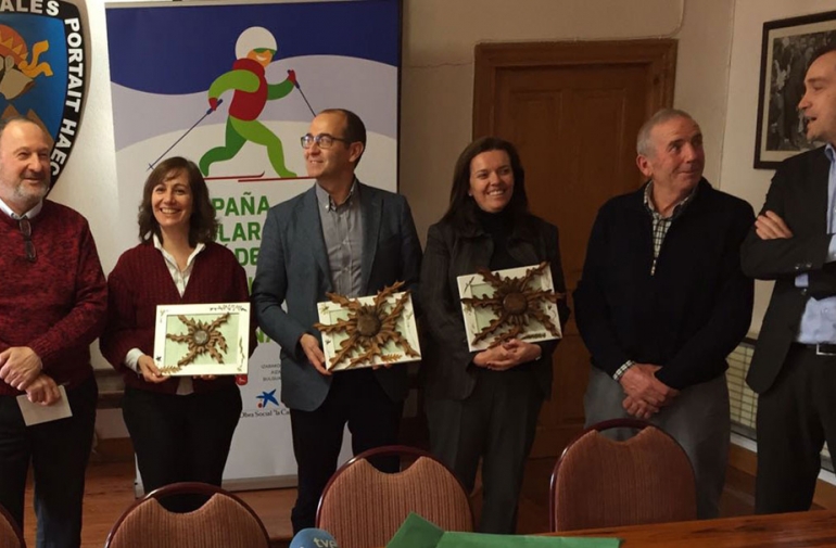 Firma del convenio de la Campaa Escolar de Esqu en Izaba