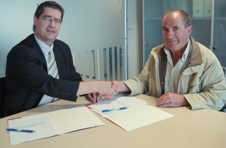 Medio Ambiente y el Valle de Aezkoa firman un convenio sobre ayudas al pastoreo de montaa