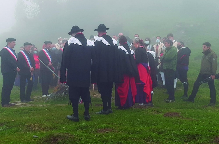 La niebla y el fro acompaaron al Tributo de las 3 vacas