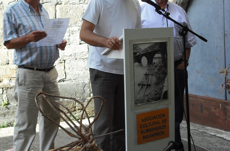 Jose Antonio Labordeta recibi la Almada de Oro