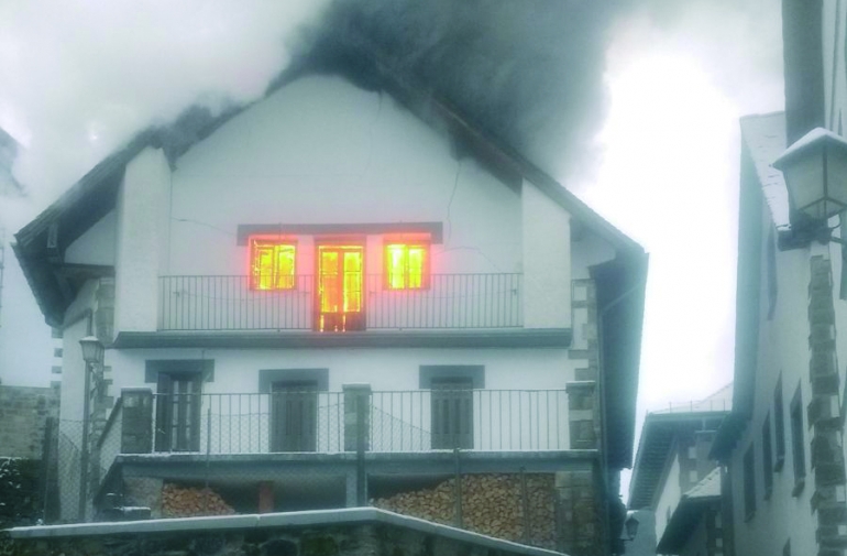 Extinguidos los incendios en Otsagabia e Ilurdotz