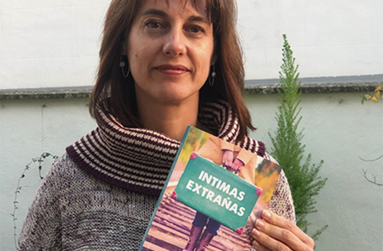 Intimas extraas, primera novela de Wila Santos