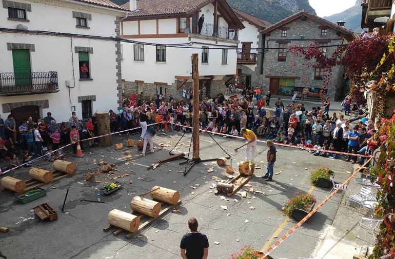 Fiesta de la madera en Burgi