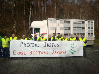 Manifestacin de ganaderos de la zona en Orreaga