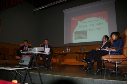 Mesa debate sobre internet en el entorno rural