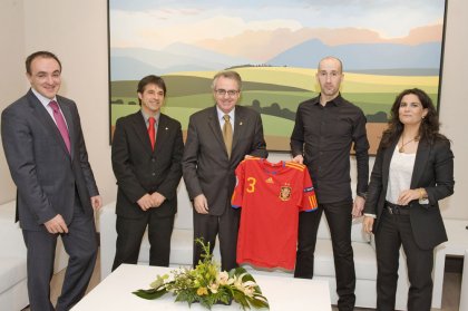 Javier Eseverri recibido por MIguel Sanz