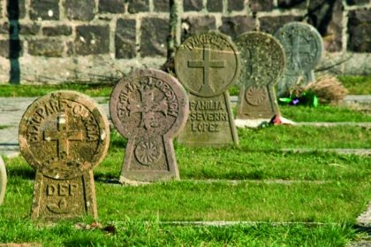 El cementerio de Auritz, y Erronkari con su escultura ganadores del I Concurso de Cementerios