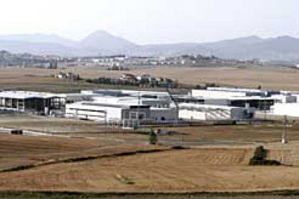 Cien propuestas para la construccin de los Centros Polivalentes en el Pirineo