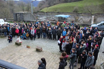 Cientos de personas recuerdan a Mikel Zabalza en la Fbrica de Armas de Orbaizeta
