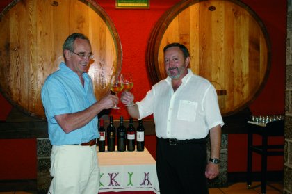 El enlogo de la bodega Chateau Petrus visita Kixkia en Otsagabia